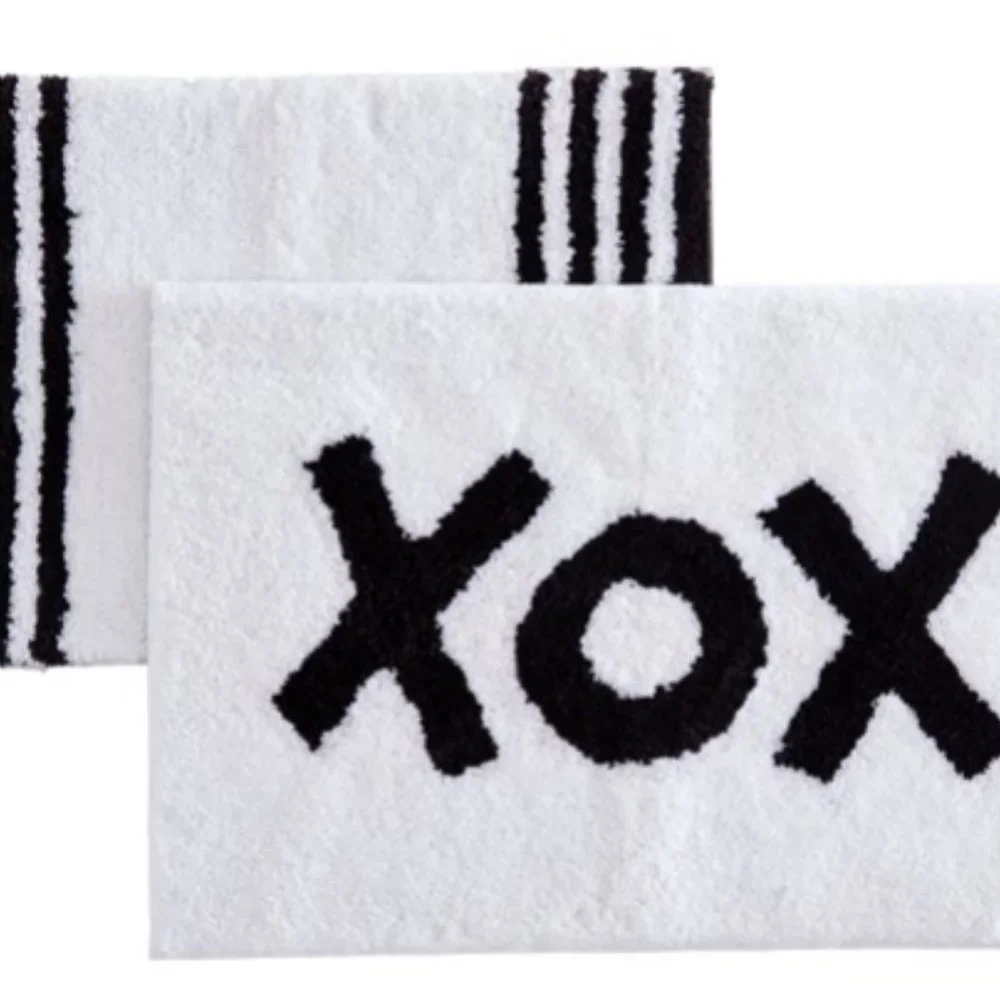 NWT Betsey Johnson Bold Stripe/Xox 2 Piece Bath Rug Set